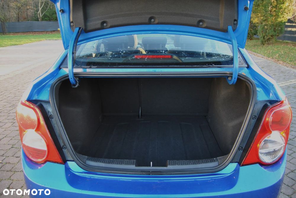 Chevrolet Aveo 1.2 LT - 12