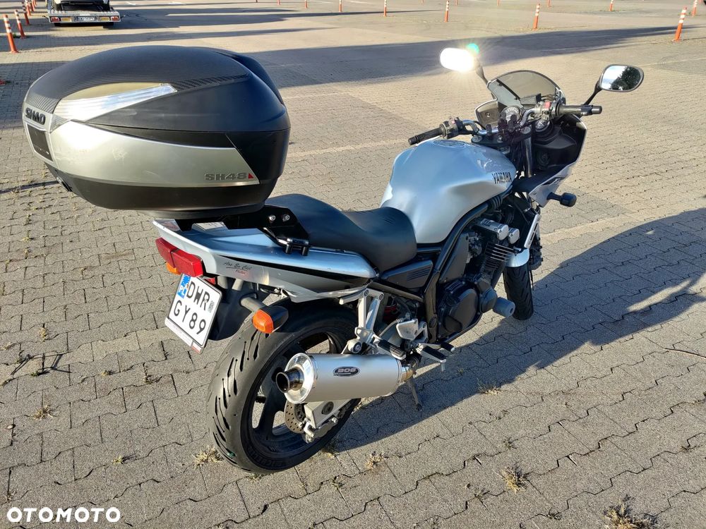 Yamaha FZS - 11