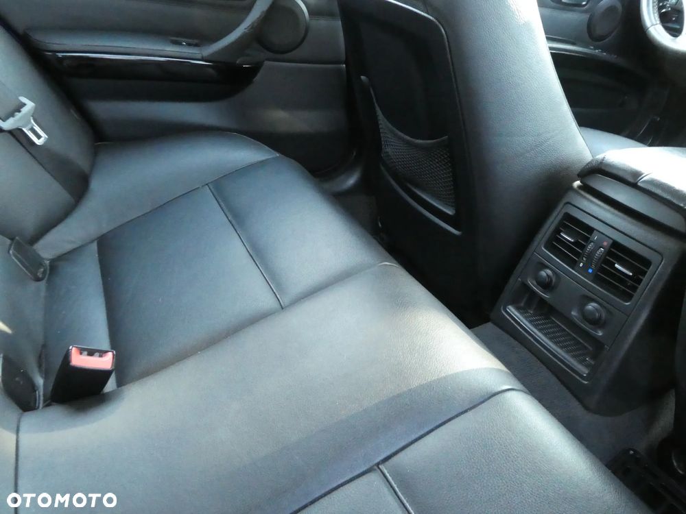 BMW Seria 3 335i xDrive - 16