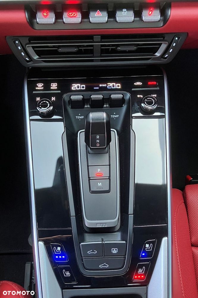 Porsche 911 Carrera - 32