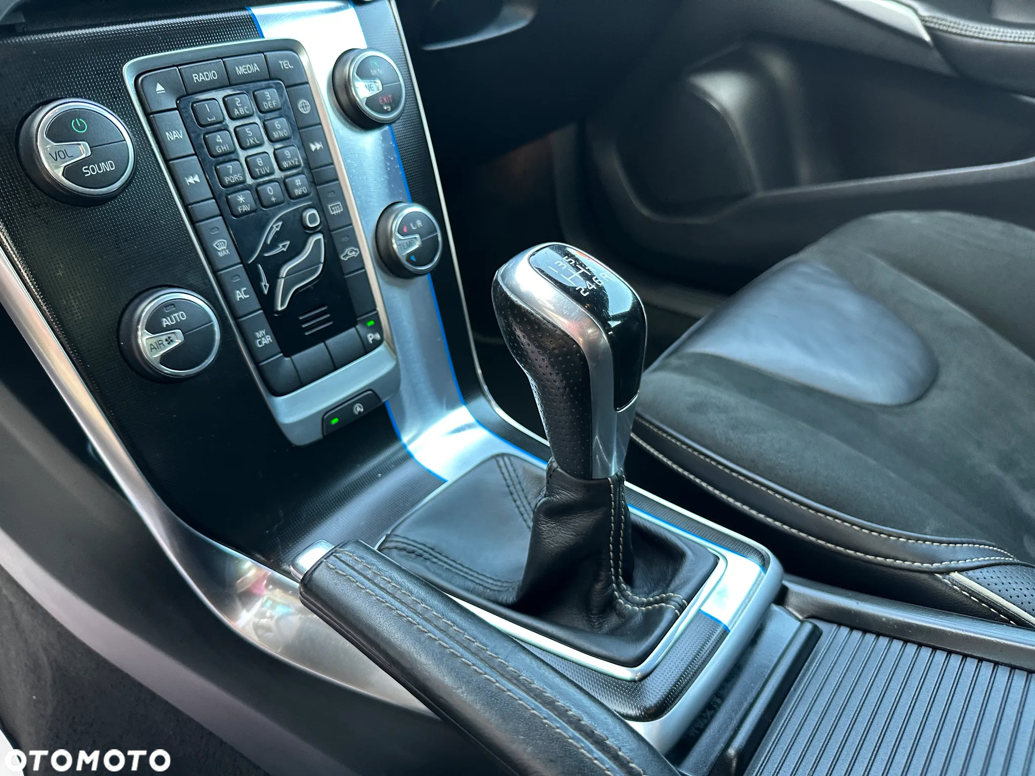 Volvo V40 D4 Drive-E R-Design Summum - 21