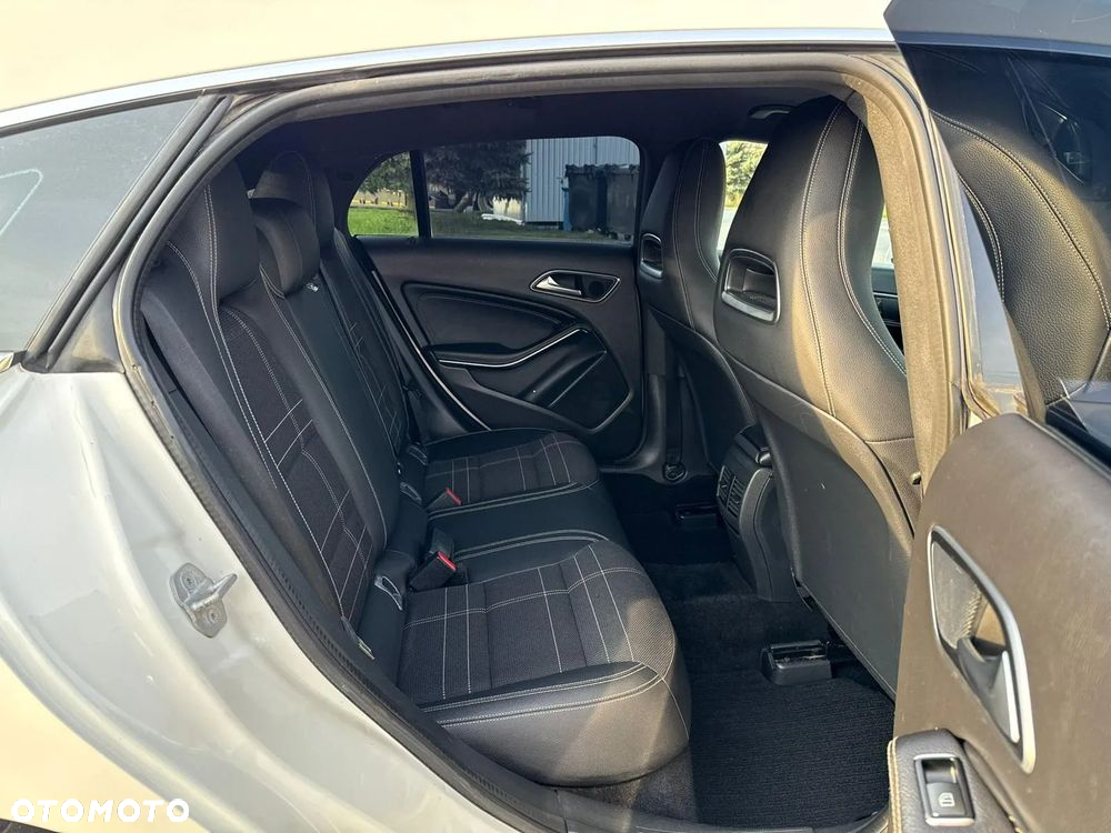 Mercedes-Benz CLA 220 (CDI) d AMG Line - 28