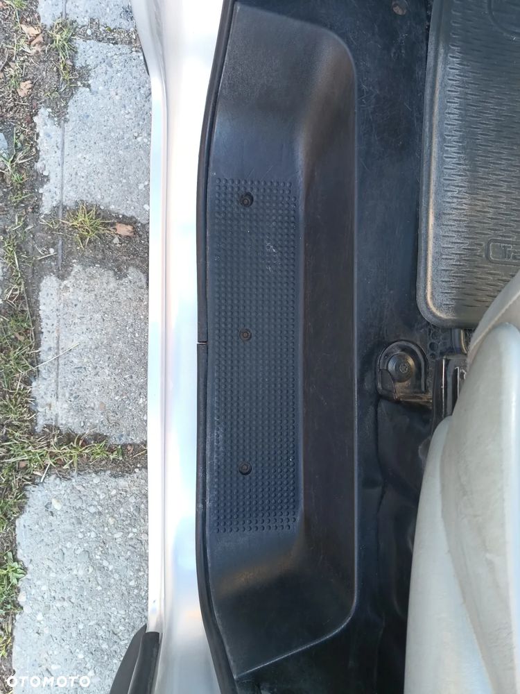 Renault Trafic ver-2-0-16v-combi-l2h1 - 32