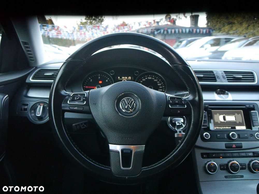 Volkswagen Passat - 16