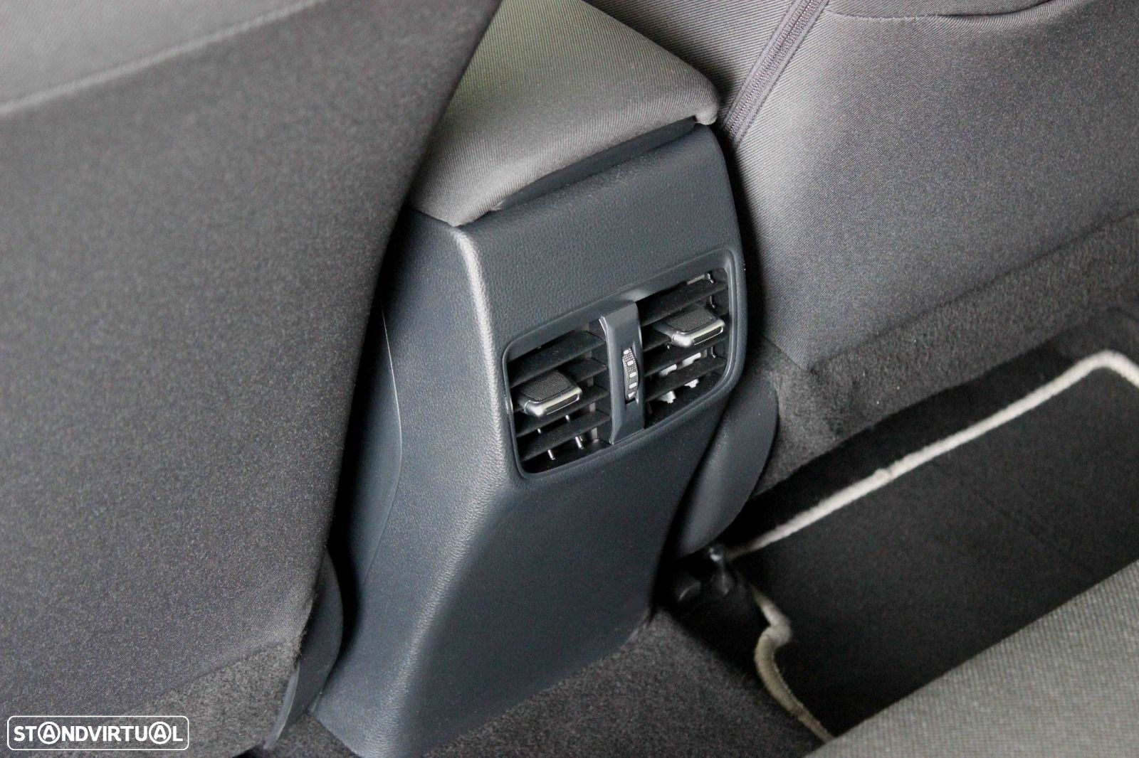 Toyota Corolla SD 1.8 Hybrid Exclusive - 36
