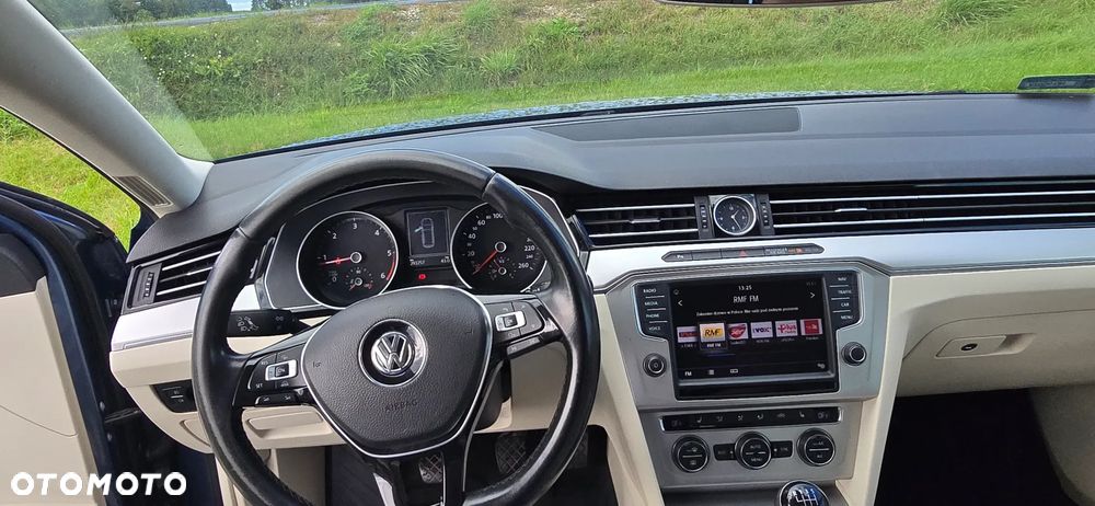 Volkswagen Passat 2.0 TDI SCR Comfortline - 19