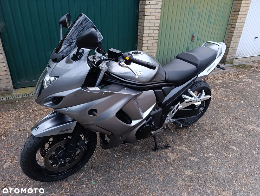 Suzuki GSX - 6