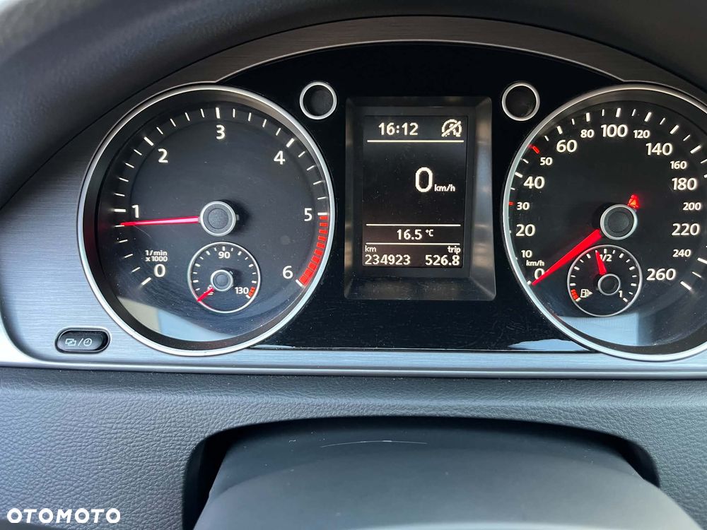 Volkswagen Passat 2.0 TDI DSG BlueMotion Technology Highline - 36