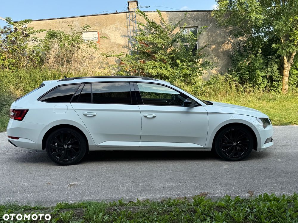 Skoda Superb Combi 2.0 TDI DSG Ambition - 4