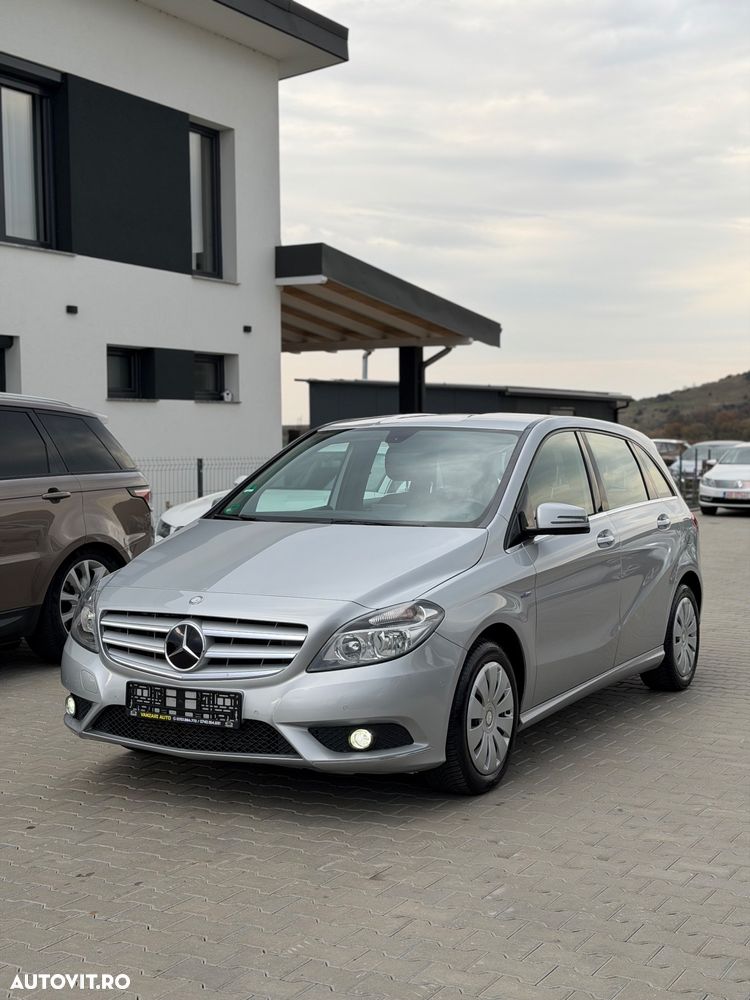 Mercedes-Benz B 180 - 1