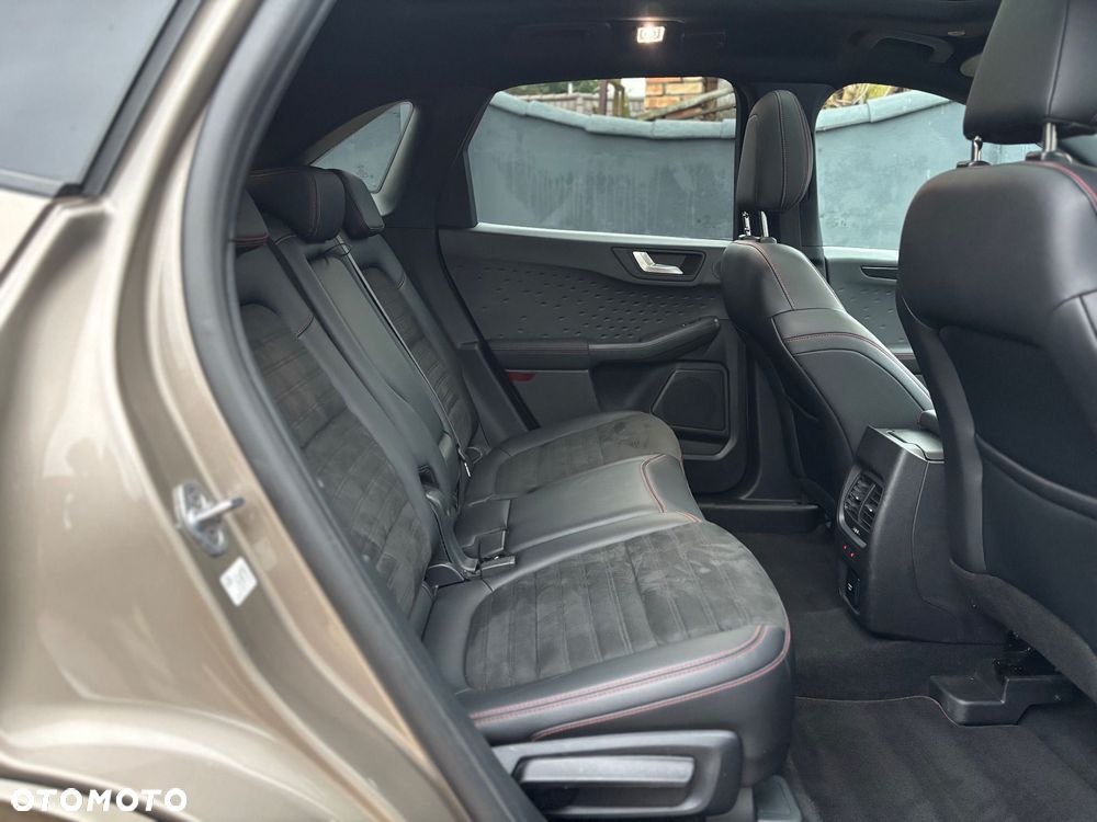 Ford Kuga 2.5 Duratec PHEV ST-LINE X - 36