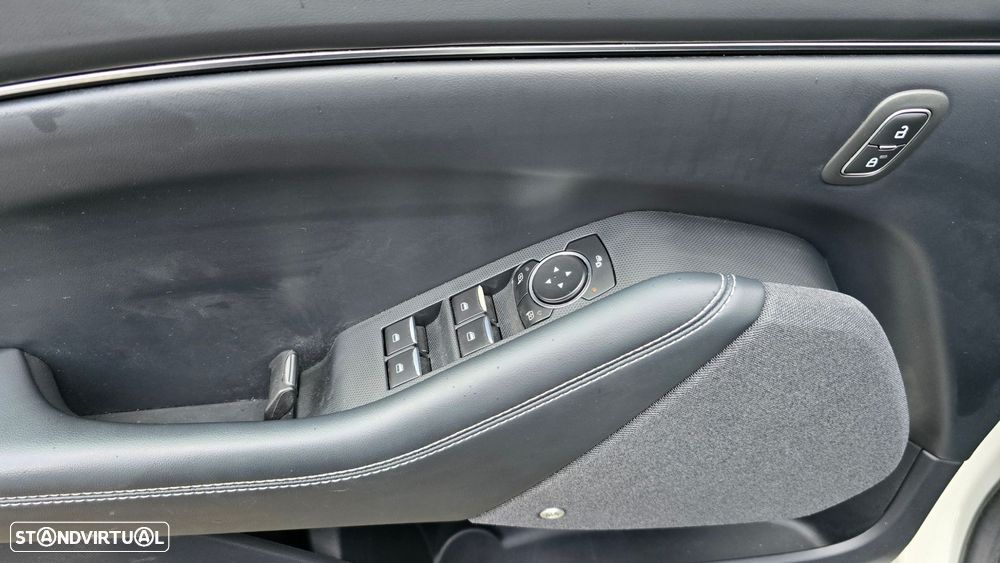 Ford Mustang Mach-E - 8