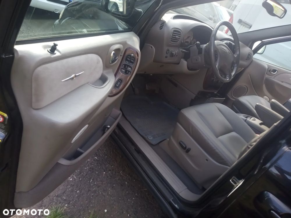 Chrysler Grand Voyager 3.3 Limited AWD - 25