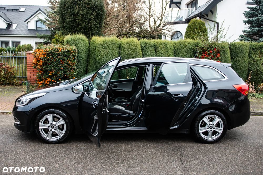 Kia Ceed 1.6 GDI Dream-Team Edition - 16