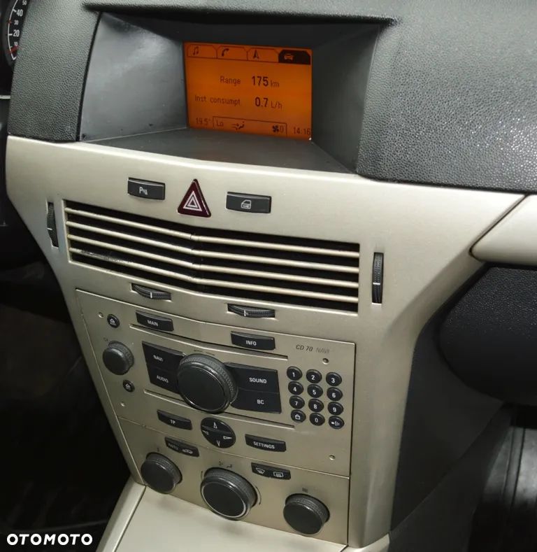 Opel Astra 1.9 CDTI - 37