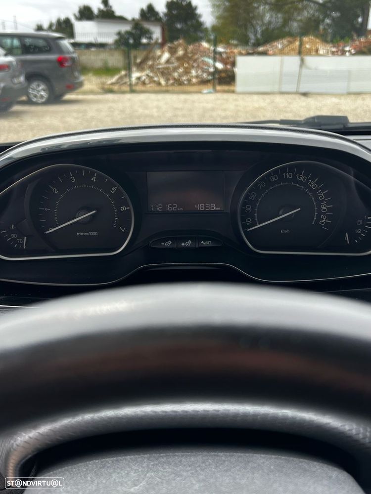 Peugeot 208 1.2 PureTech Style - 8