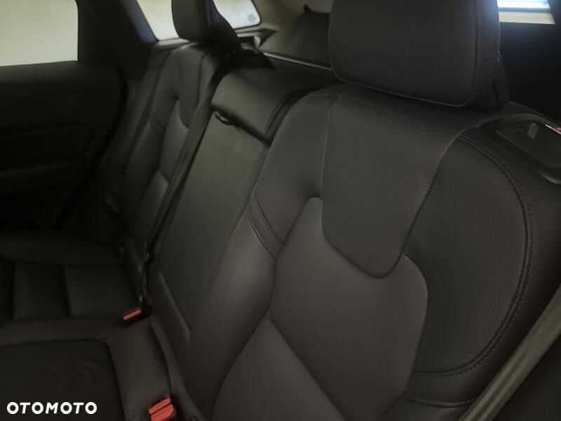 Volvo XC 60 B4 D AWD Inscription - 19