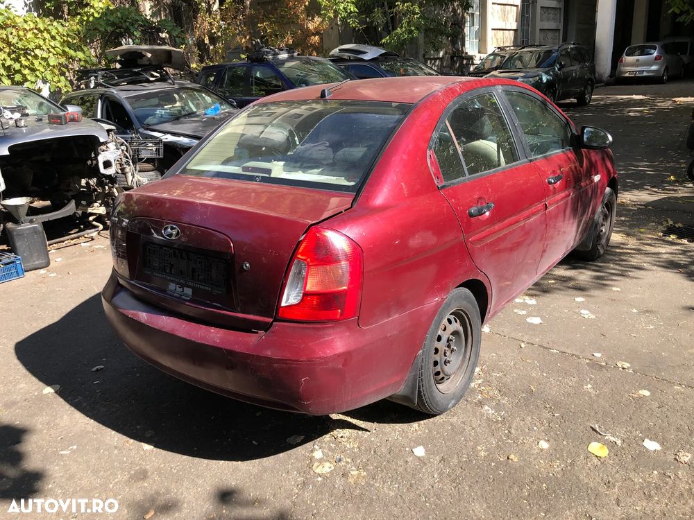 Dezmembrez Hyundai Accent 3 visiniu 2007 benzina - 7