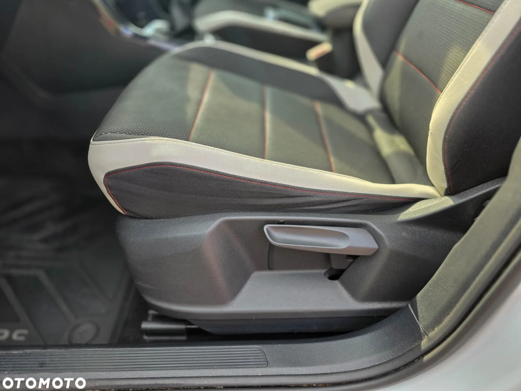 Volkswagen T-Roc 2.0 TDI SCR DPF Premium - 12