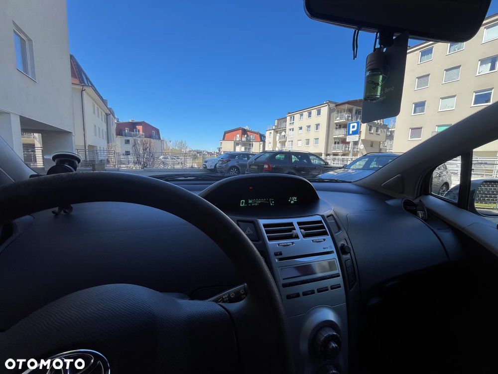 Toyota Yaris 1.3 Terra - 9
