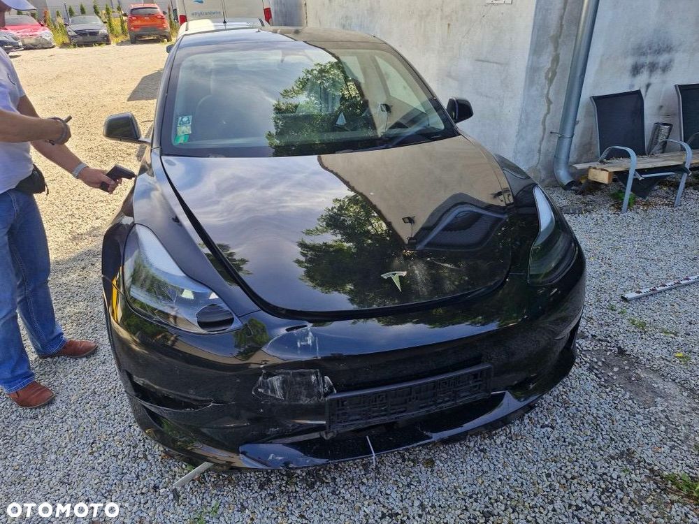 Tesla Model 3 - 5