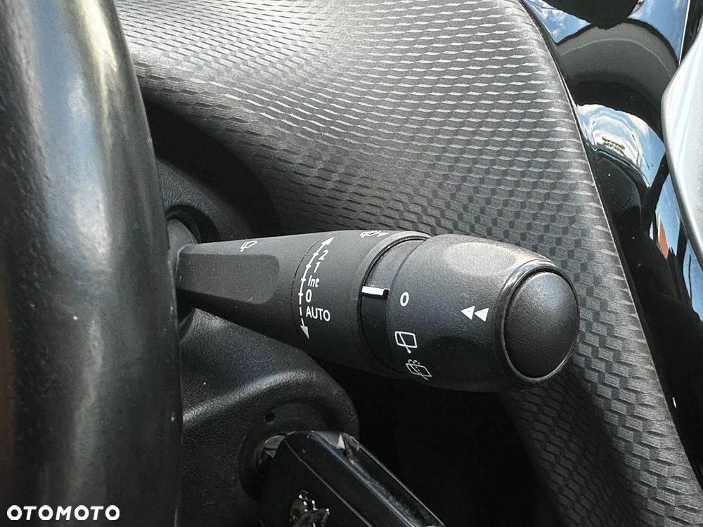 Peugeot 2008 1.6 e-HDi Allure S&S - 18