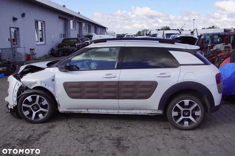 Auto na części - Citroen C4 Cactus 1.2 PureTech 110 KM HNZ 20ET25 EFC 2015R Silnik Skrzynia Drzwi Błotnik Zderzak Klapa Lampa Lusterko Klamka Szyba Deska Kokpit Sterownik Moduł Czujnik Licznik Wyświetlacz Panel Kierownica - 5