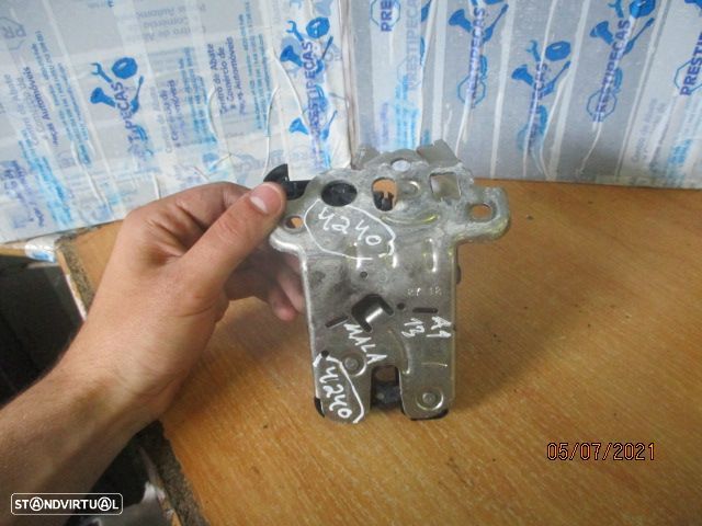 Fecho 8R0827505 AUDI A1 2013 MALA 4 PINOS - 4