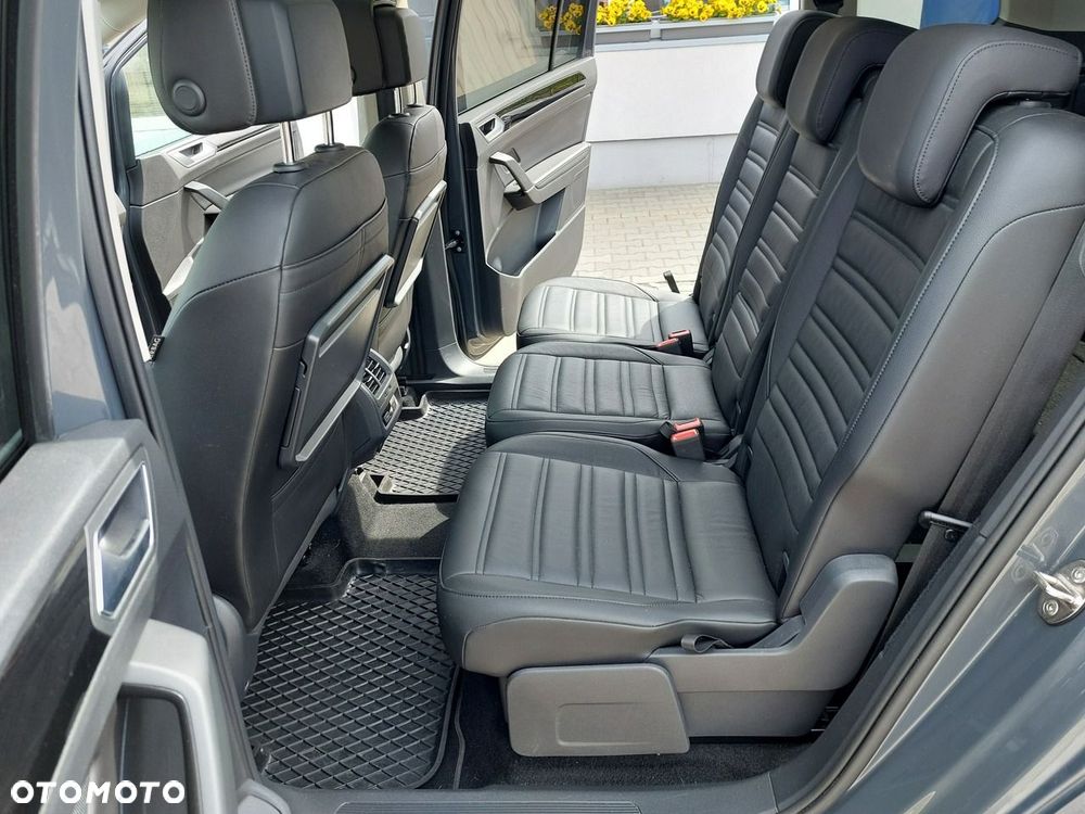 Volkswagen Touran - 11