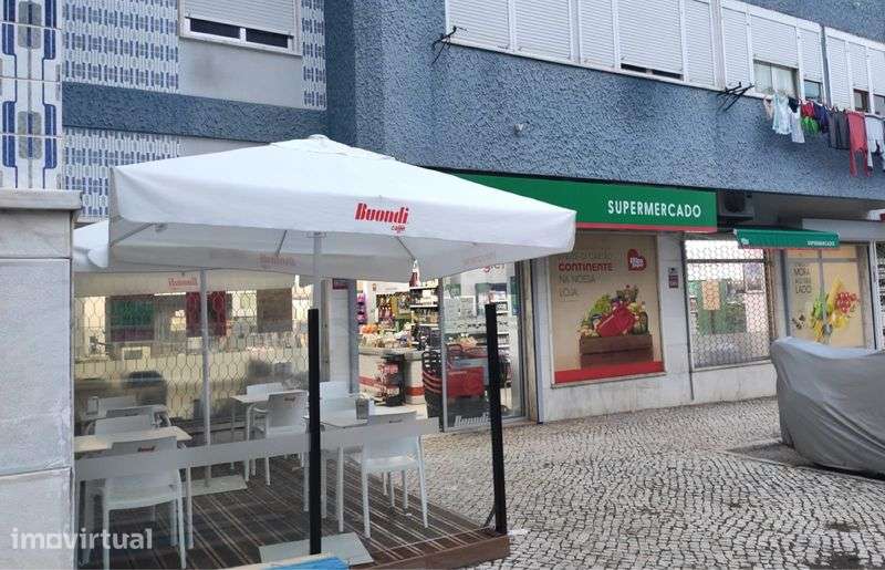 Loja e Cafetaria para TRESPASSE em pleno funcionamento