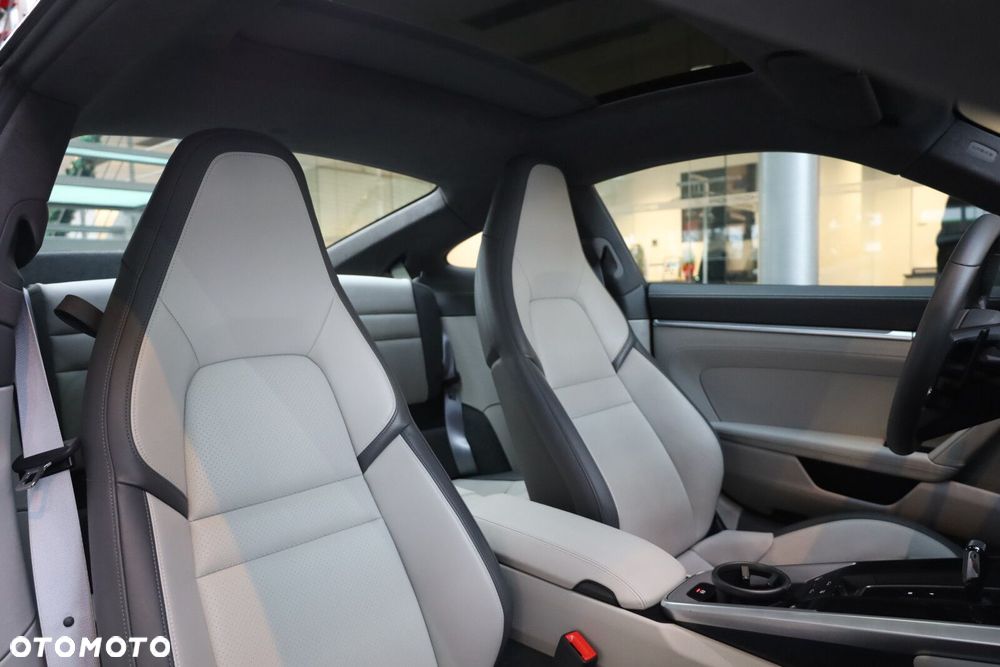 Porsche 911 Carrera - 10