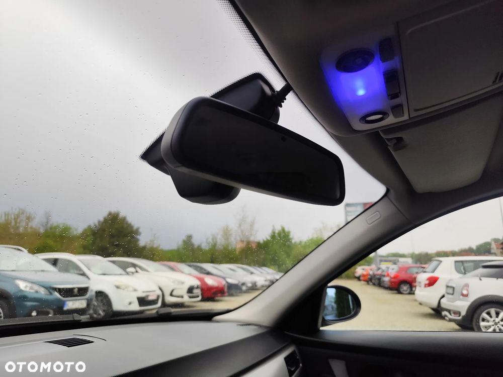 BMW Seria 3 318i - 38