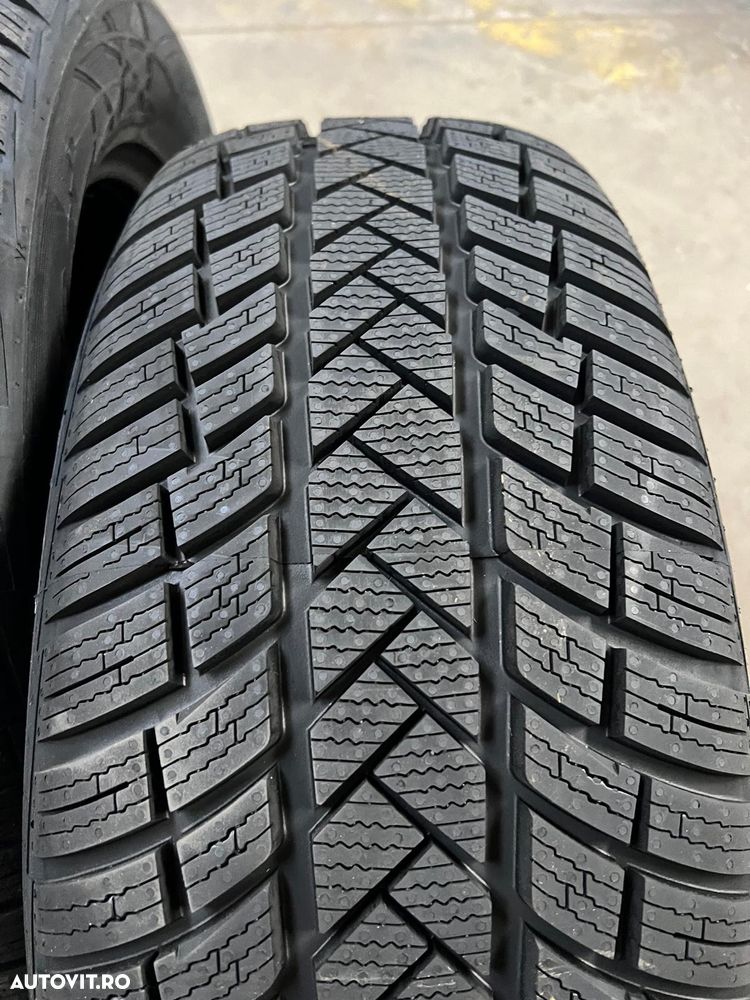 Vând 4 anvelope 235/60/18 vredestein de iarnă noi - 3
