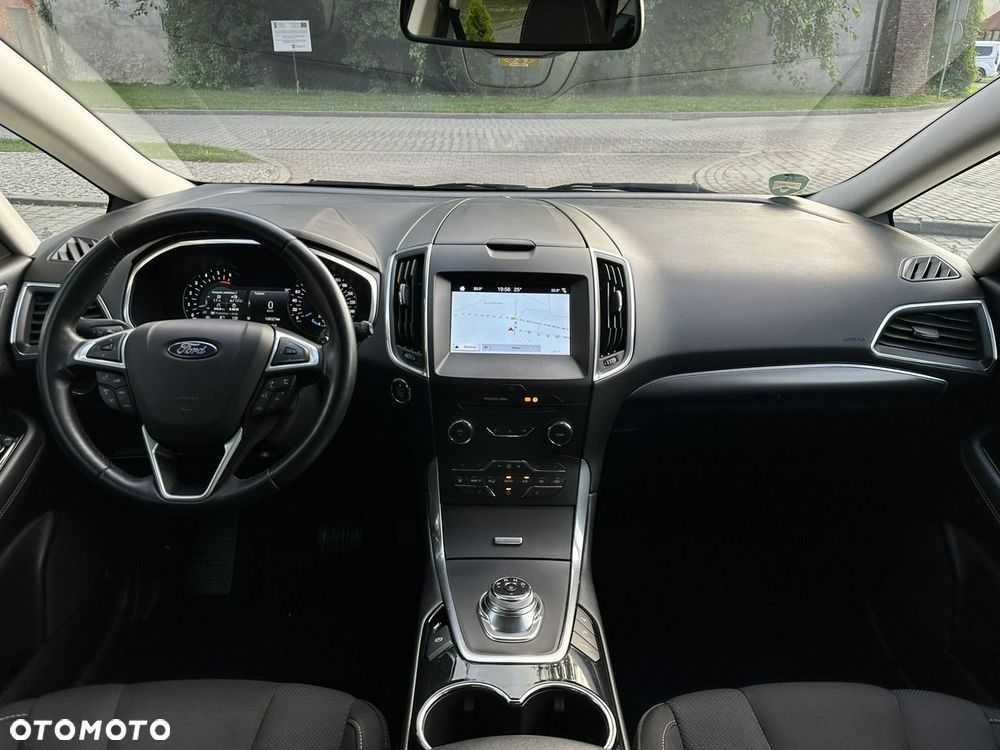 Ford S-Max - 12