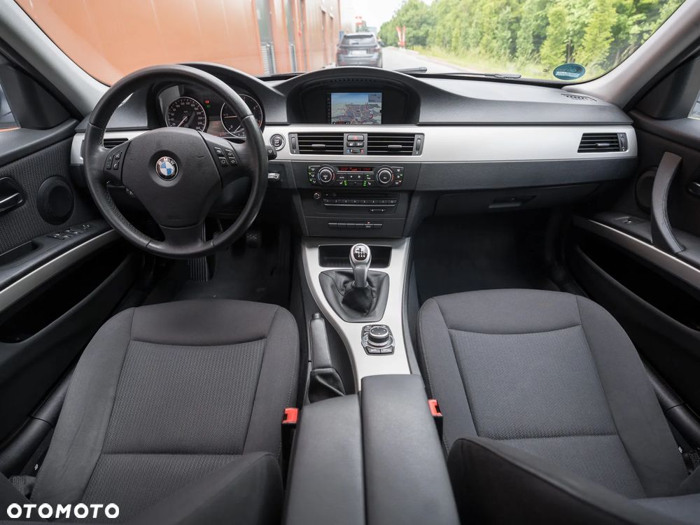 BMW Seria 3 318d DPF Edition Lifestyle - 21