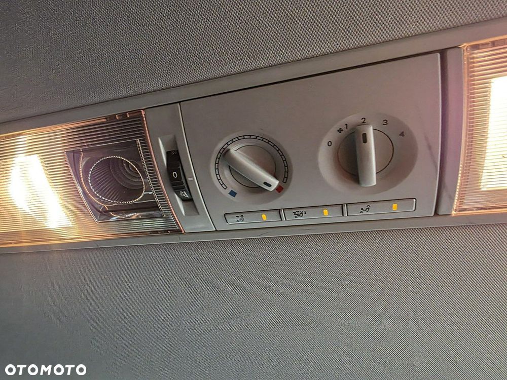 Volkswagen Multivan - 12