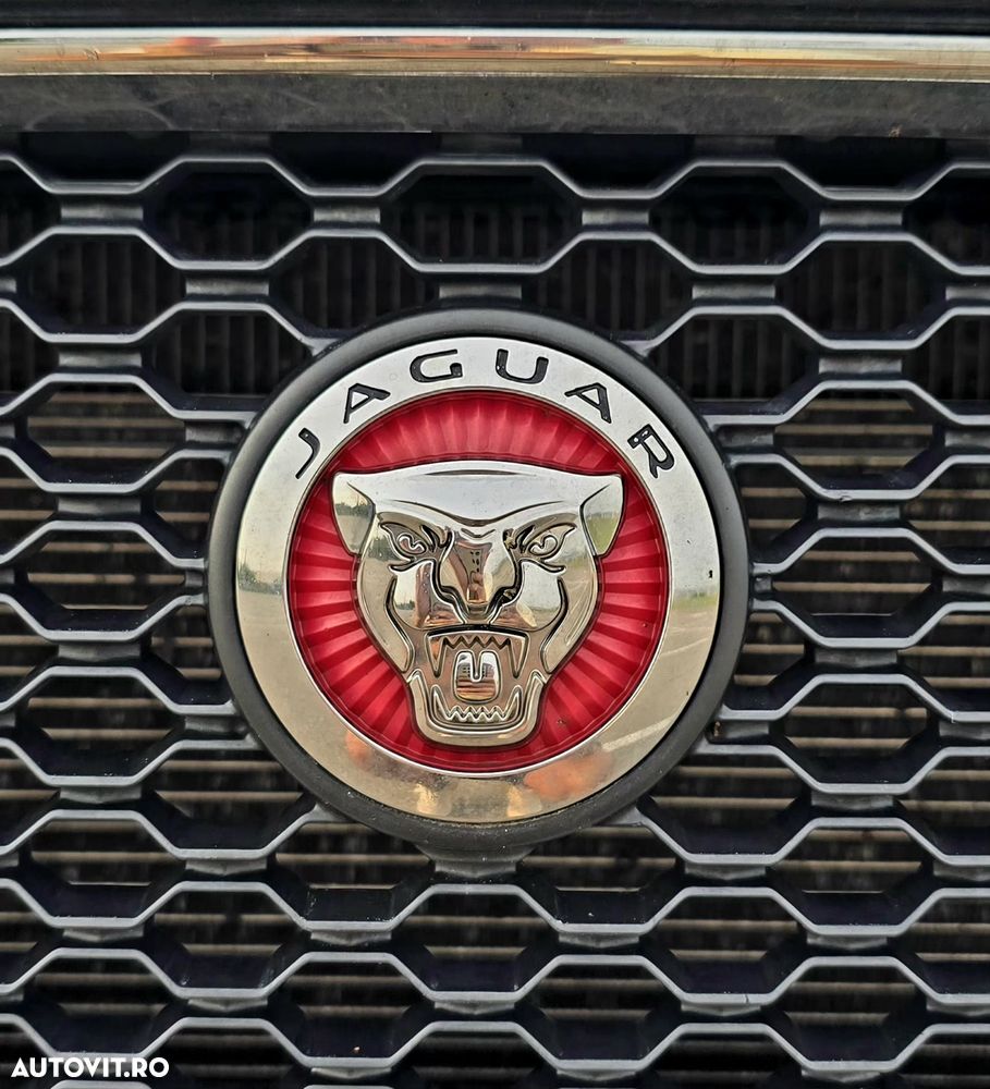 Jaguar F-Pace 20d RWD Prestige - 23
