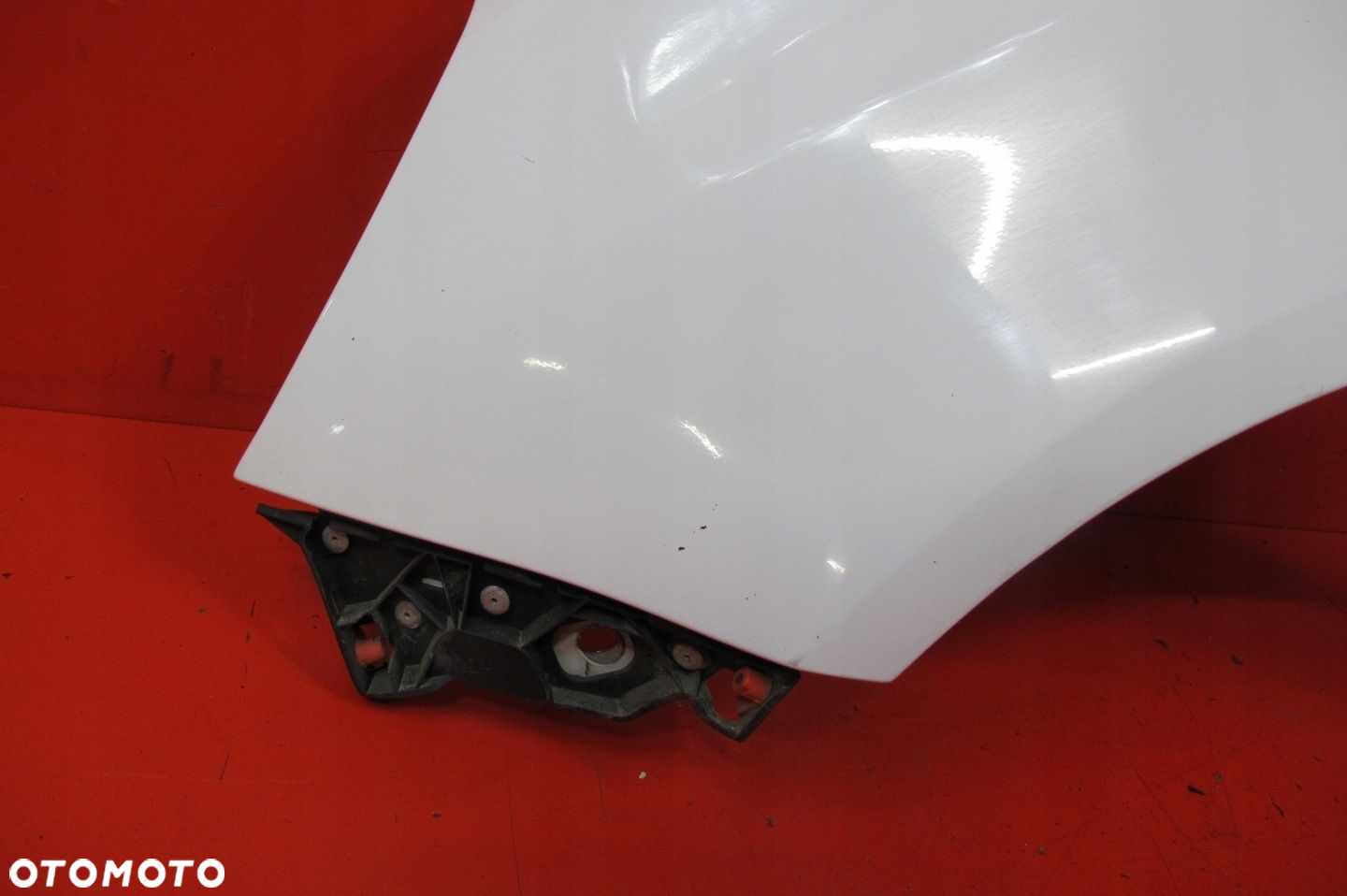 OPEL CORSA D S07 BIAŁY BŁOTNIK PRZÓD LEWY Z10U / Z474 - 2
