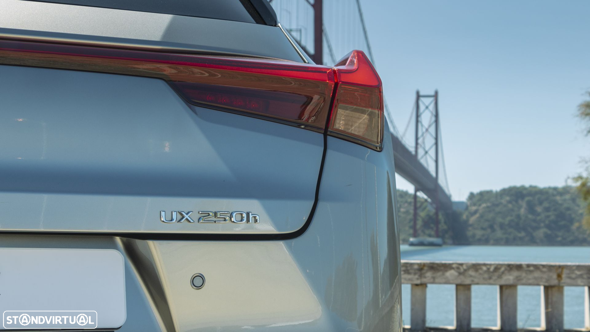 Lexus UX 250h Sport (Ecrã 12.3) - 25