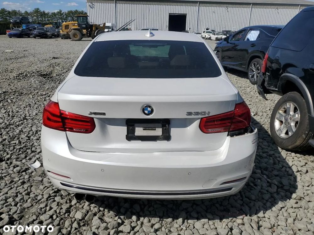 BMW Seria 3 330i xDrive Sport - 7