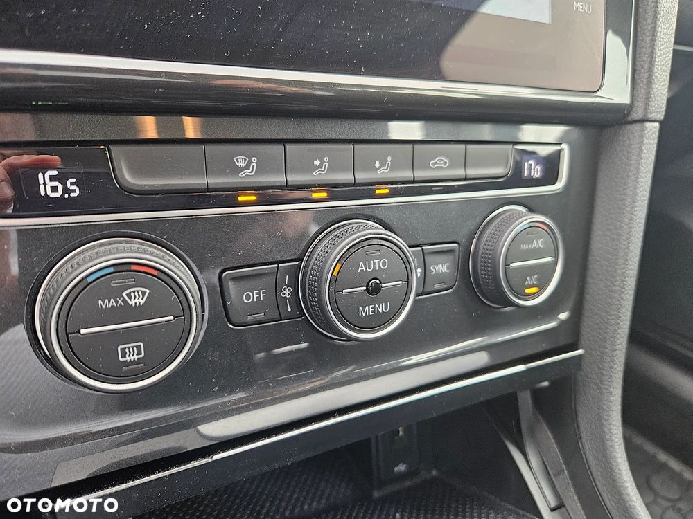 Volkswagen Golf 1.5 TSI BMT Comfortline - 27