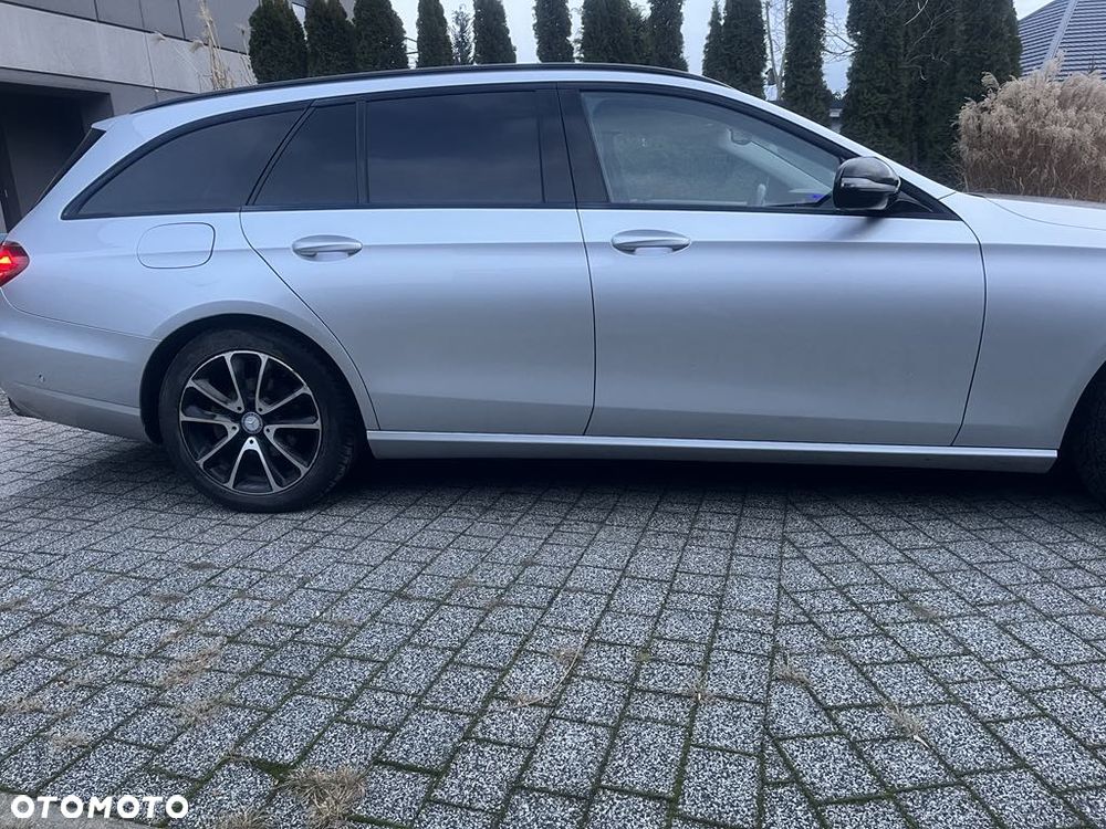 Mercedes-Benz Klasa E 220 d 9G-TRONIC - 4