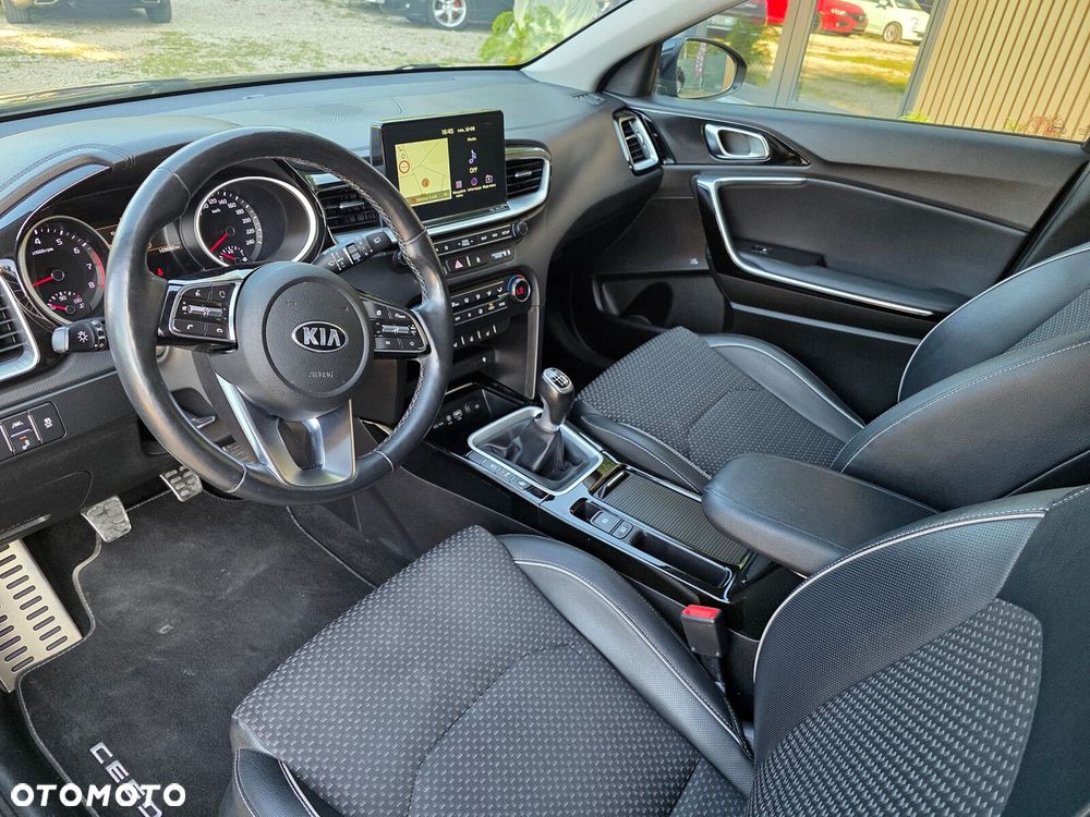 Kia Ceed - 10