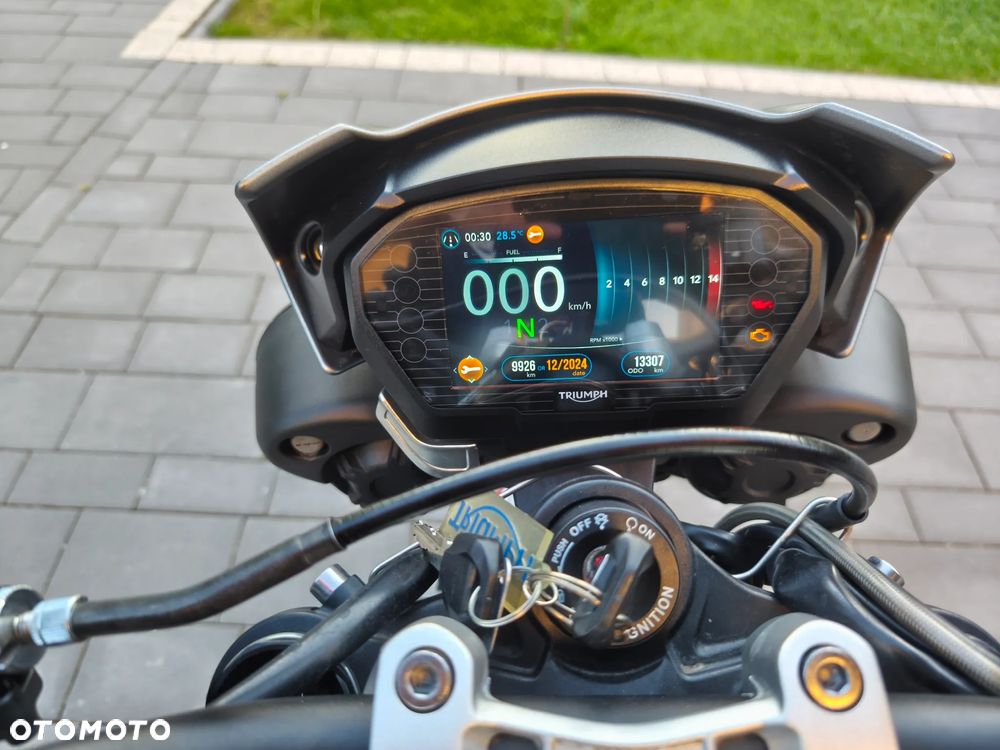 Triumph Street Triple - 33