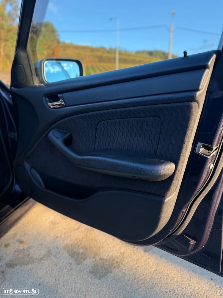 BMW 320 d Touring - 12
