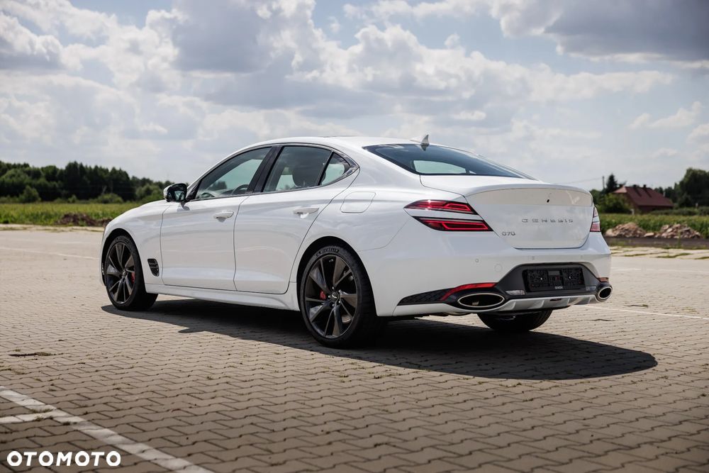 Genesis G70 2.0T Plus AWD 8AT Sport - 8