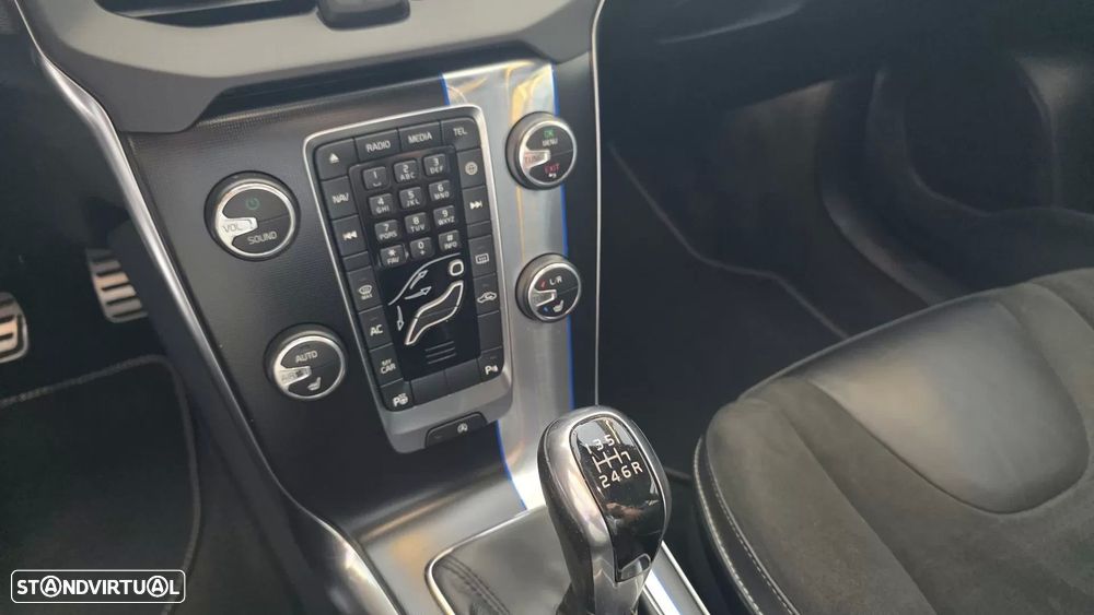 Volvo V40 2.0 D2 R-Design - 33