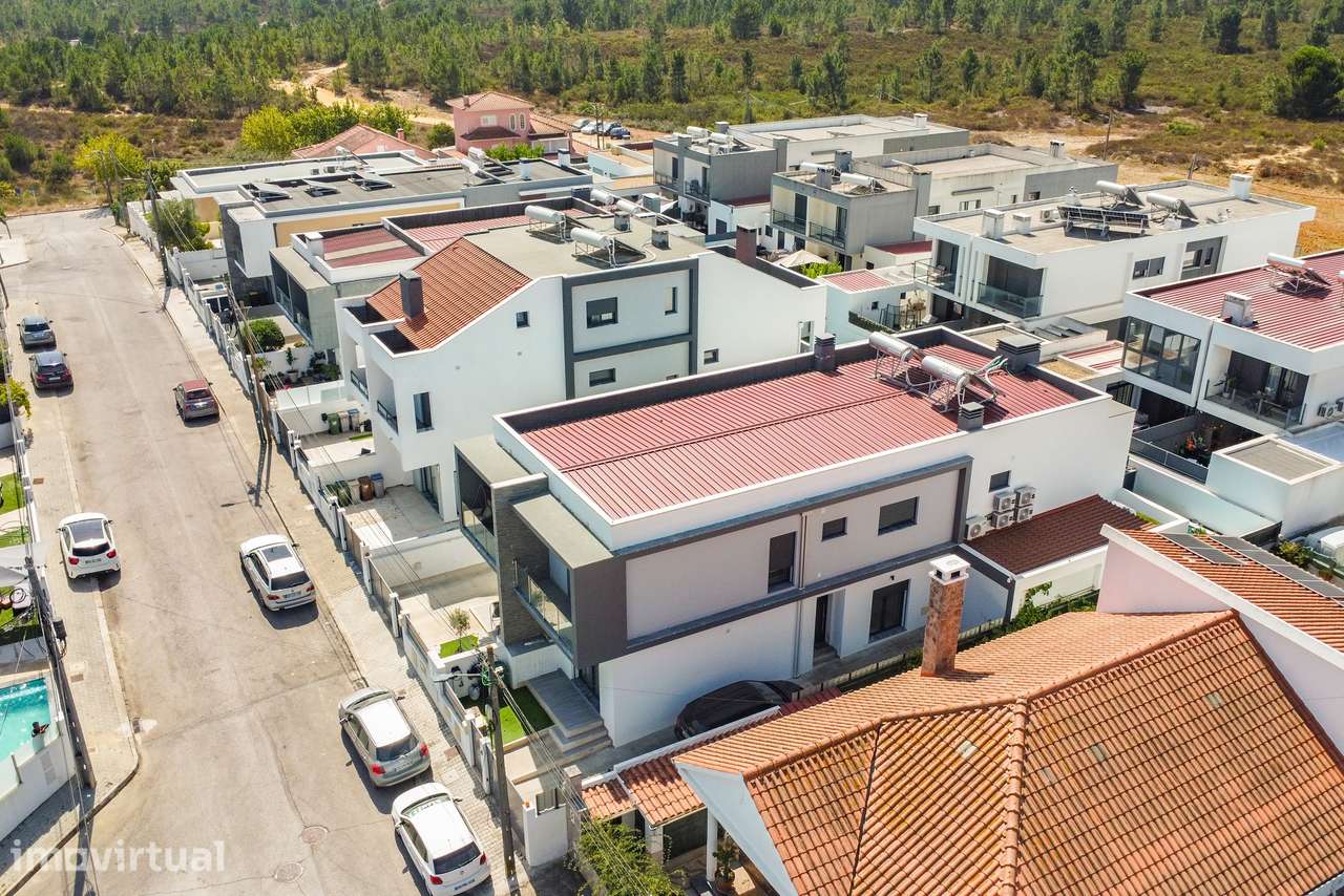Moradia de 4 quartos em Fernão Ferro com excelente condição - Grande imagem: 3/54