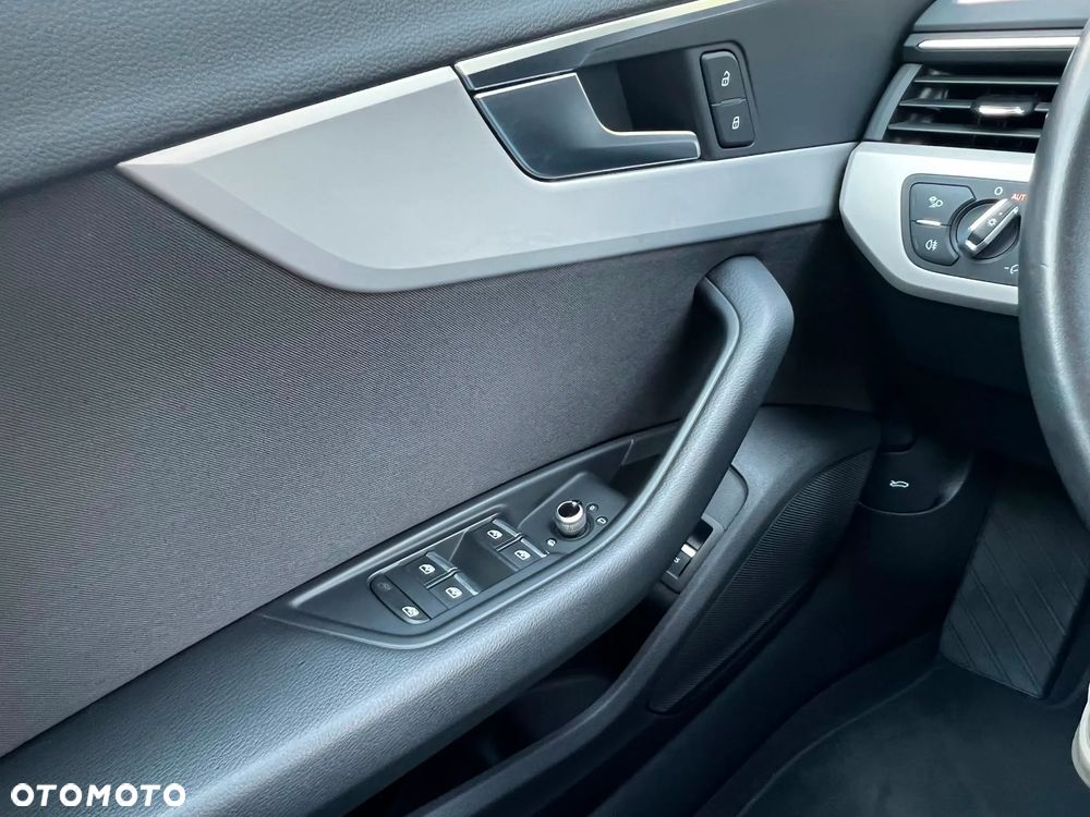 Audi A4 Avant 30 TDI S tronic - 12