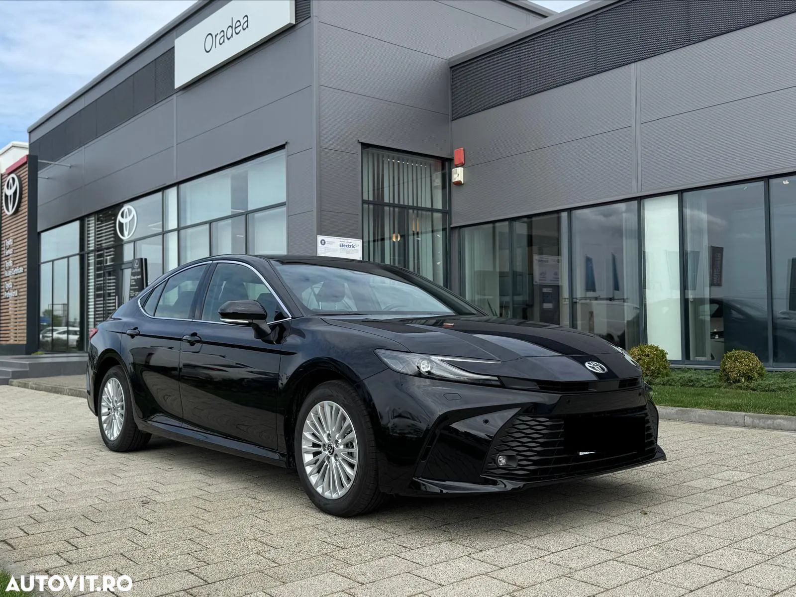 Toyota Camry 2.5 HEV Comfort - 1